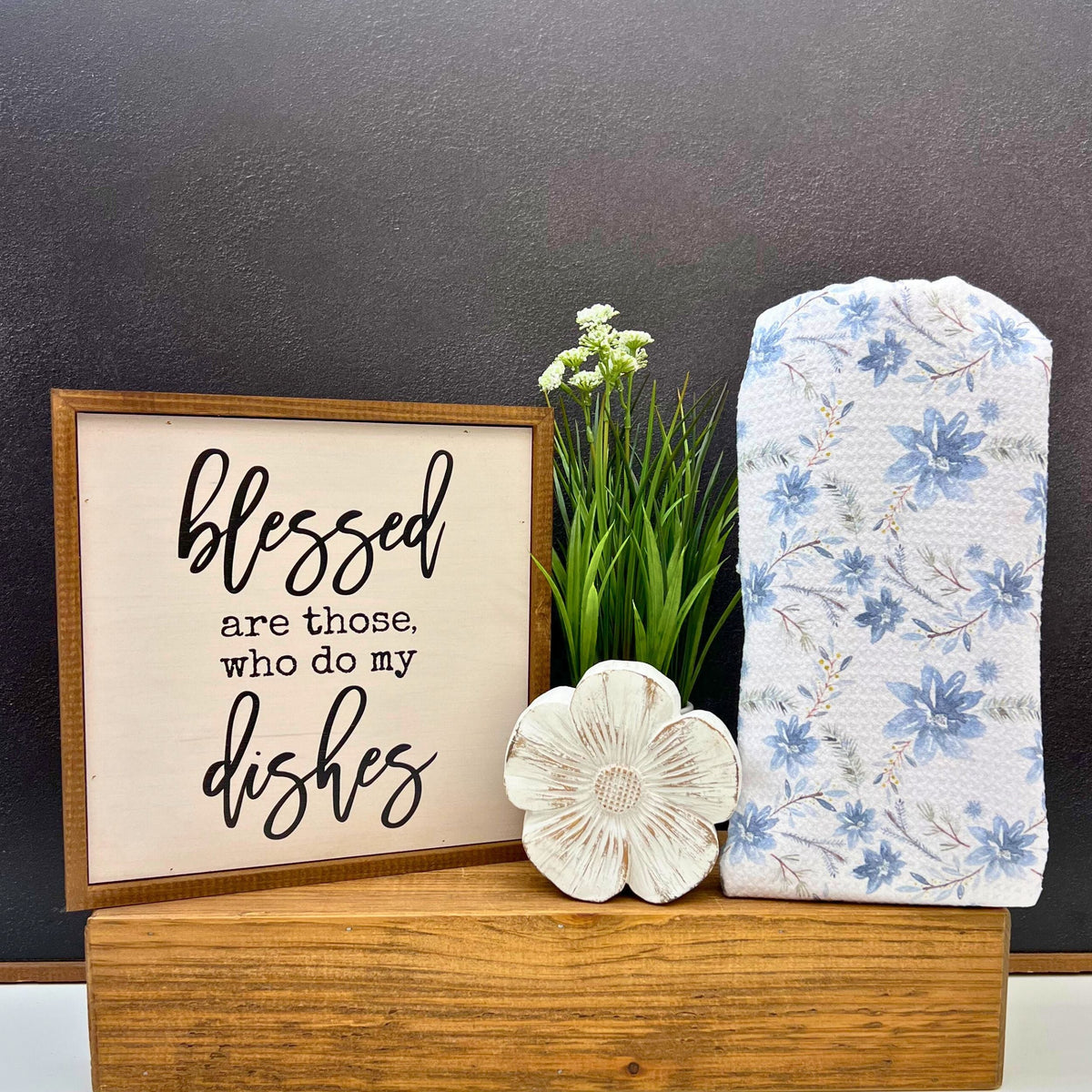 Wreath & Garland (Pack Of 2 - $6.95 Ea. Towel) - WFL057